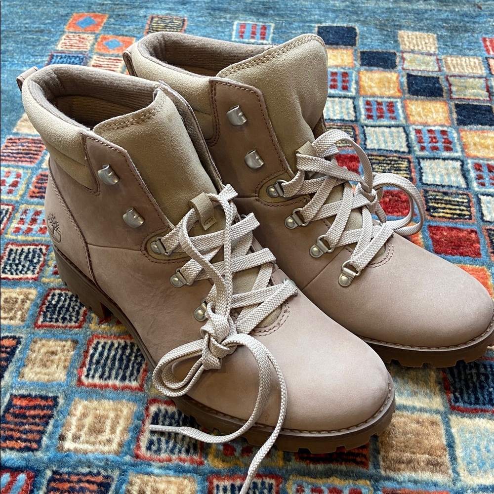 Timberland Light Tan Lace-Up Boots